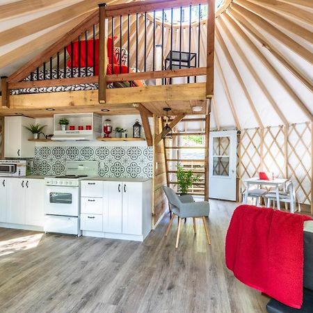 Yourtes Glamping Du Poisson Blanc Notre-Dame-du-Laus Zewnętrze zdjęcie