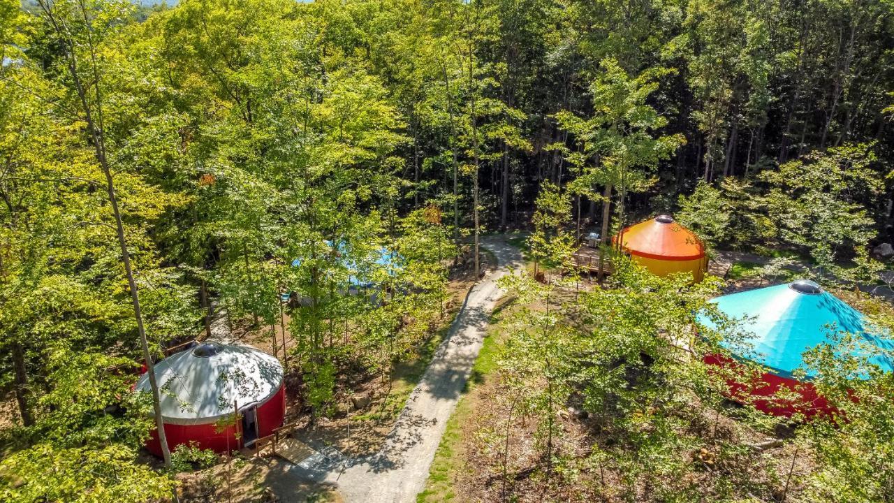 Yourtes Glamping Du Poisson Blanc Notre-Dame-du-Laus Zewnętrze zdjęcie