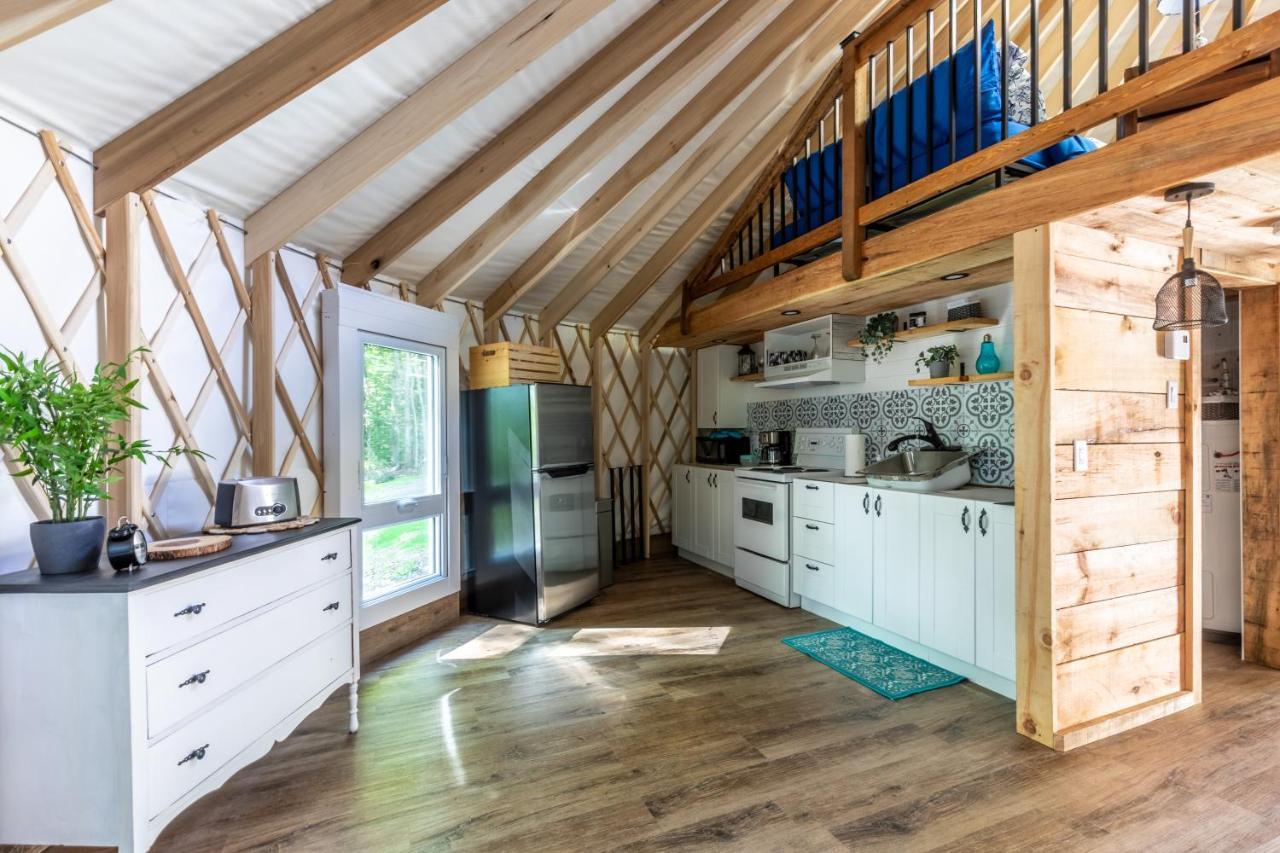 Yourtes Glamping Du Poisson Blanc Notre-Dame-du-Laus Zewnętrze zdjęcie