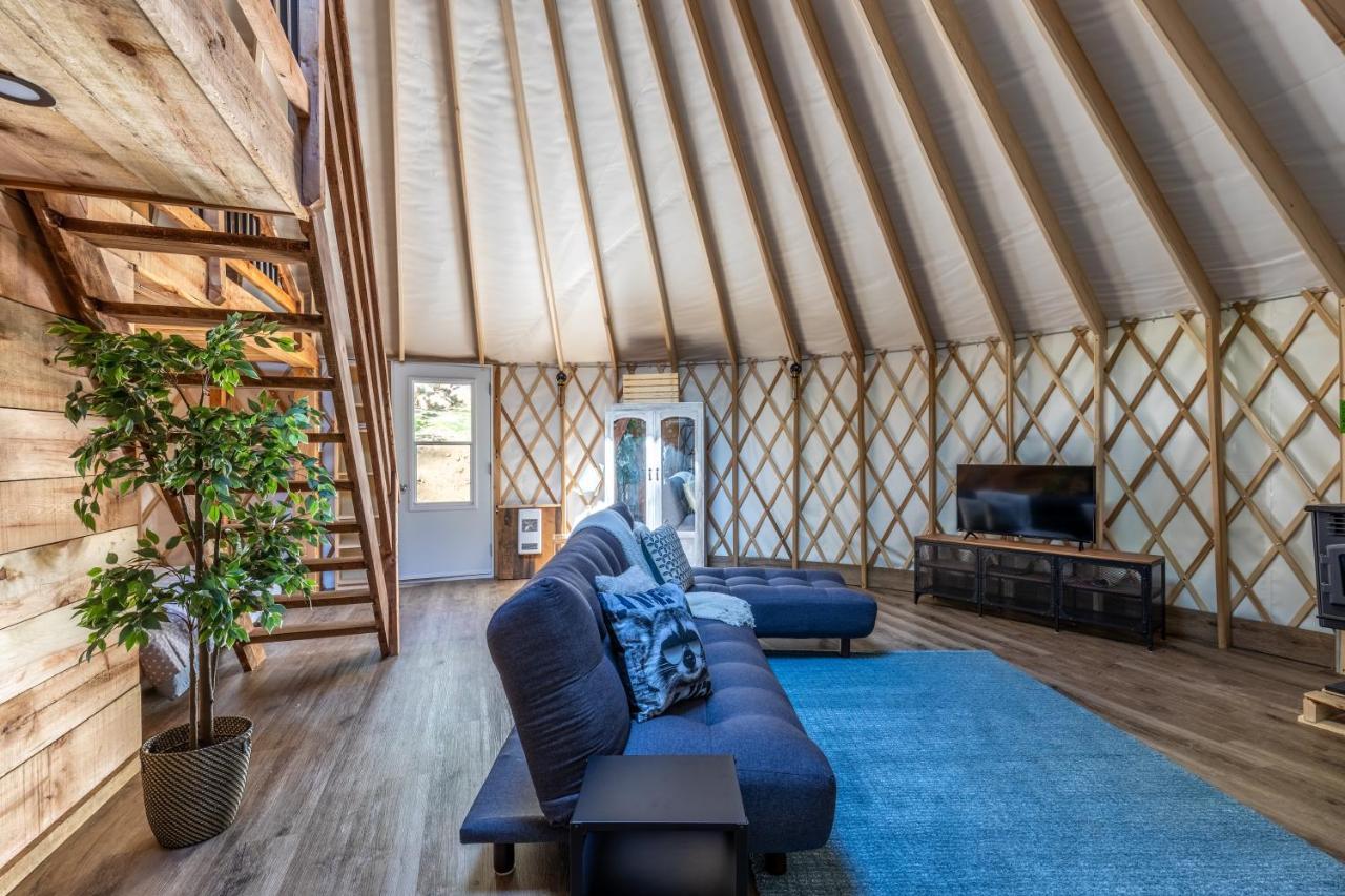 Yourtes Glamping Du Poisson Blanc Notre-Dame-du-Laus Zewnętrze zdjęcie